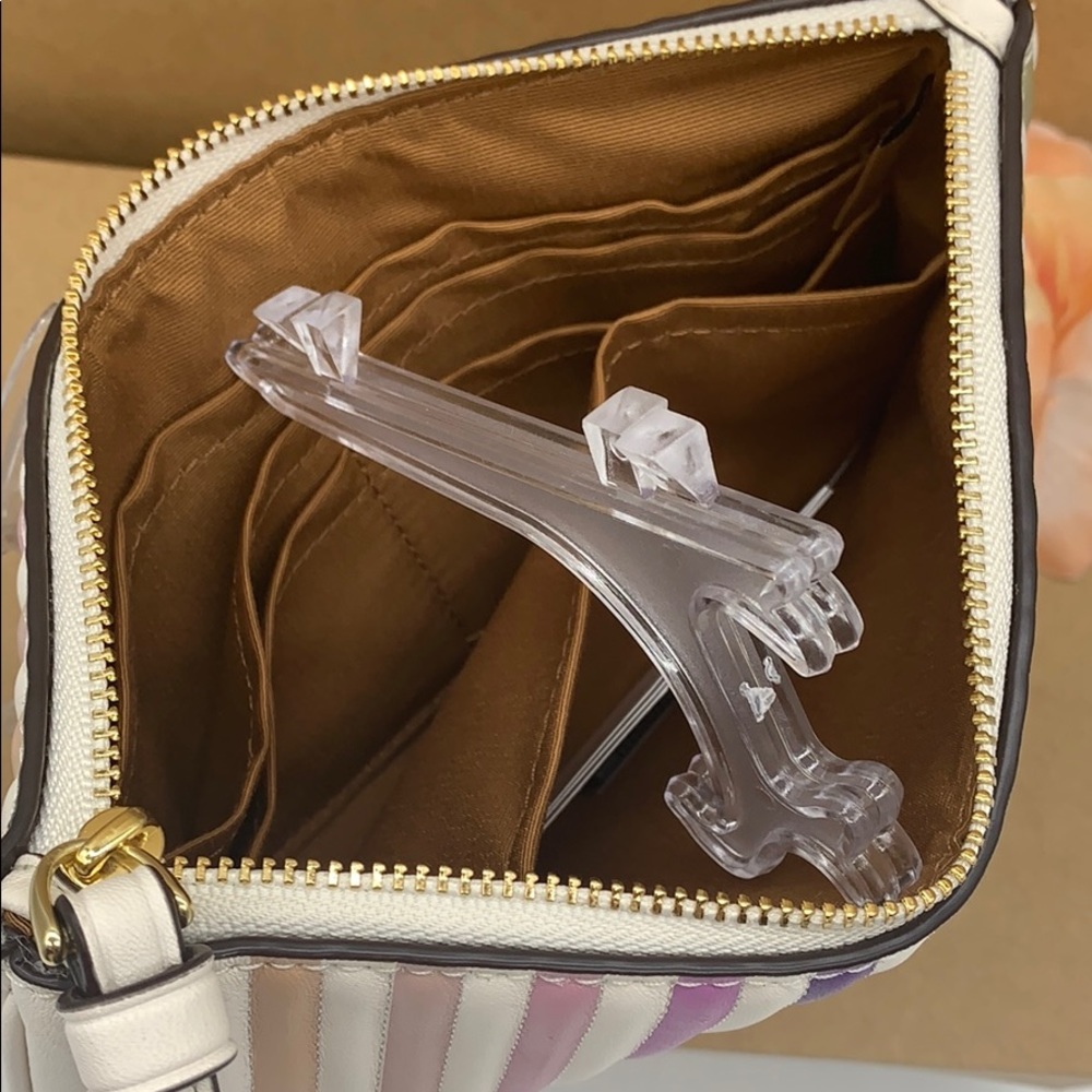 COACH LARGE WRISTLET WITH OMBRE QUILTING
IM/CHALK - Picture 10 of 16